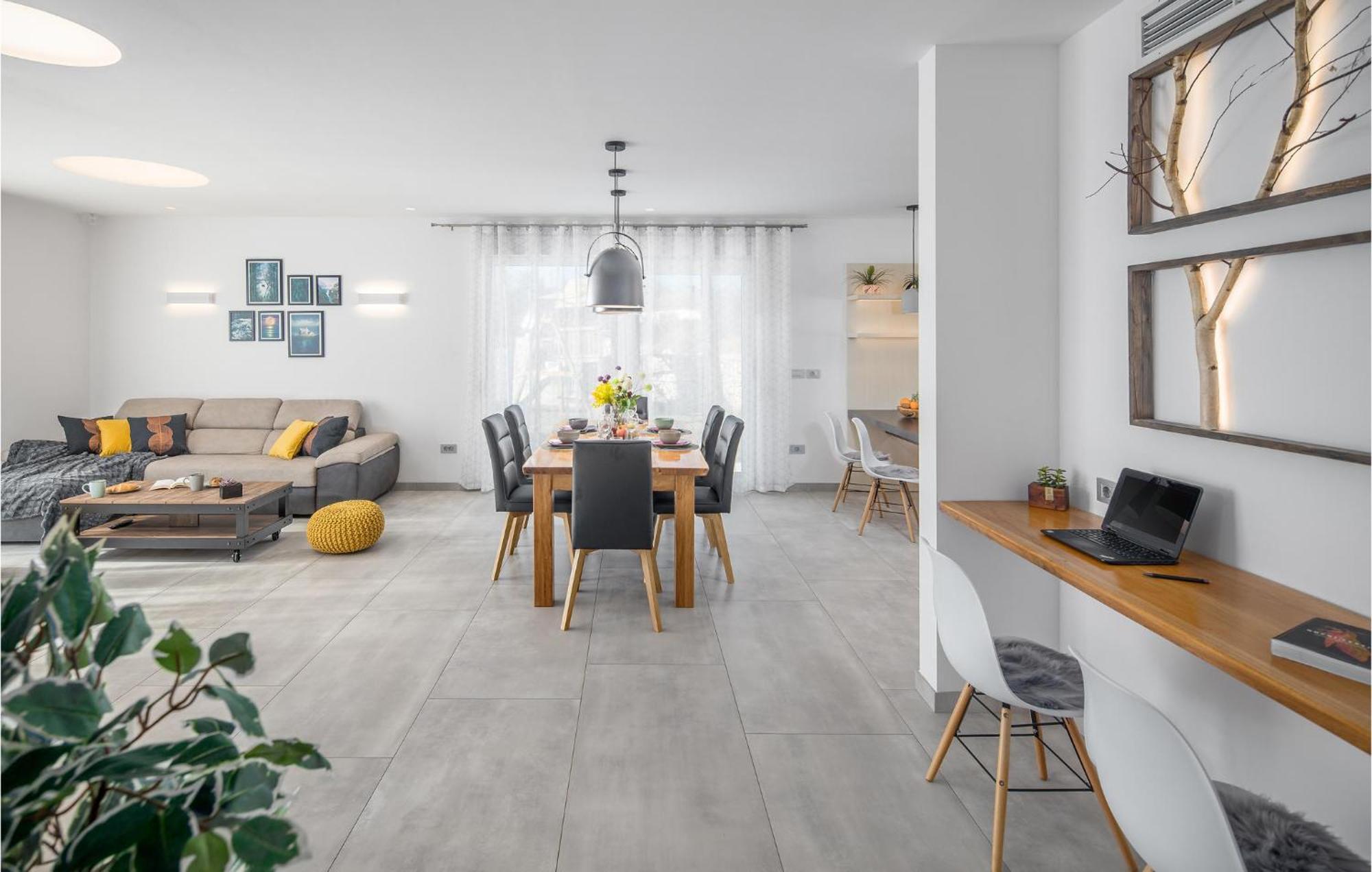Beautiful Home In Tinjan With Jacuzzi Eksteriør billede