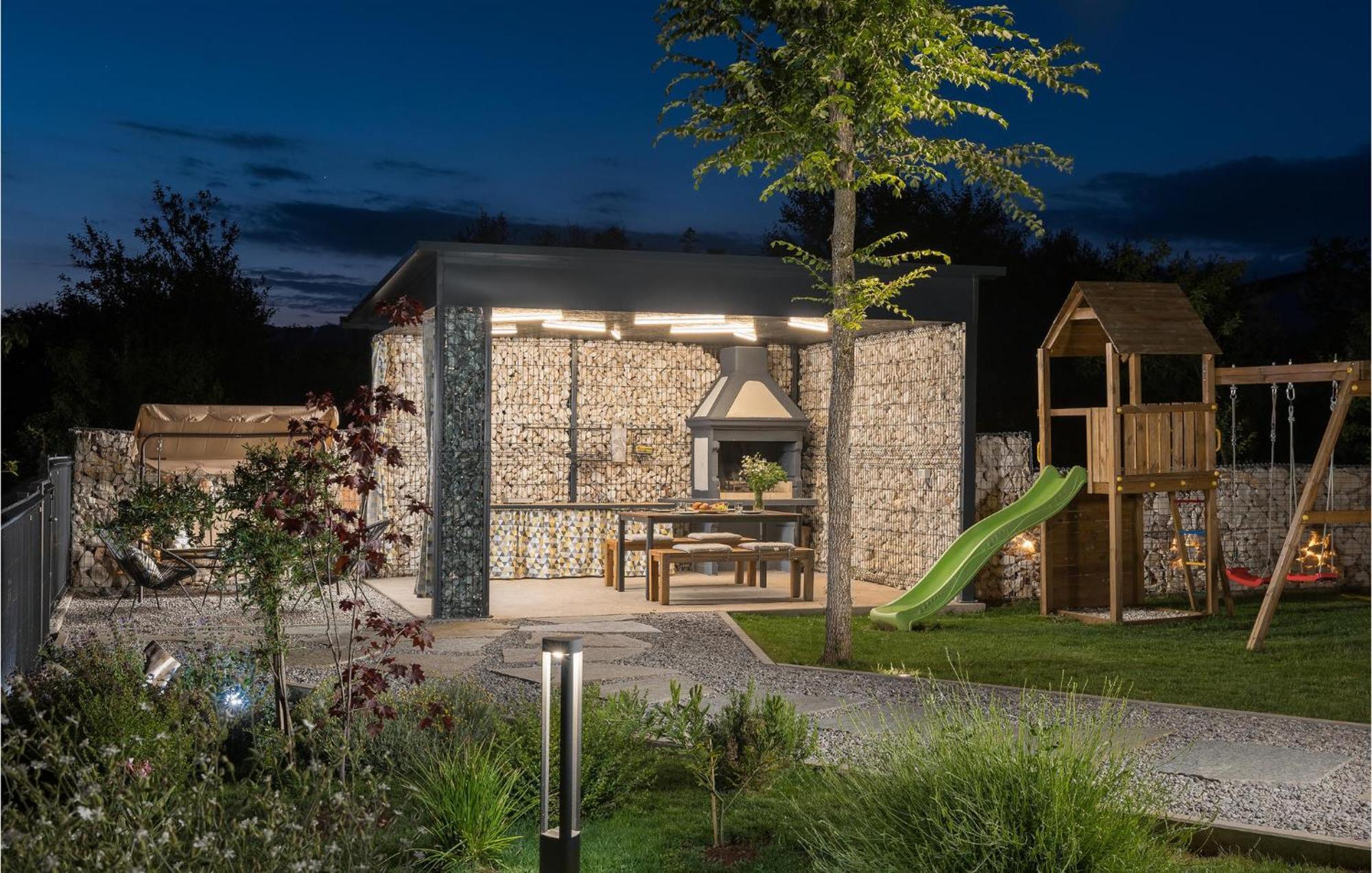 Beautiful Home In Tinjan With Jacuzzi Eksteriør billede