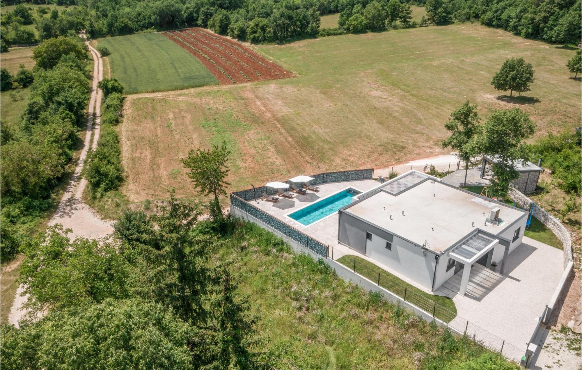 Beautiful Home In Tinjan With Jacuzzi Eksteriør billede
