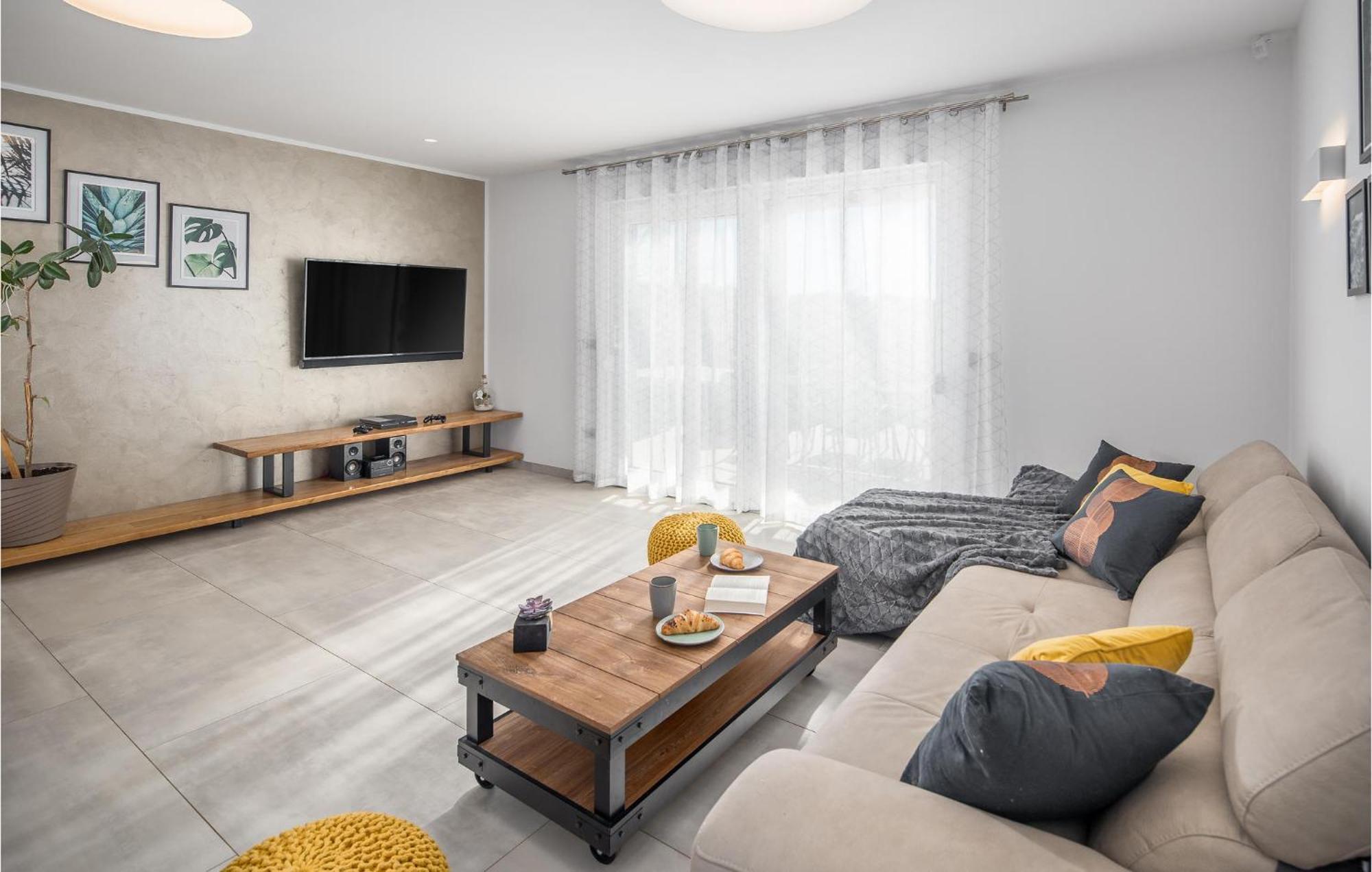Beautiful Home In Tinjan With Jacuzzi Eksteriør billede