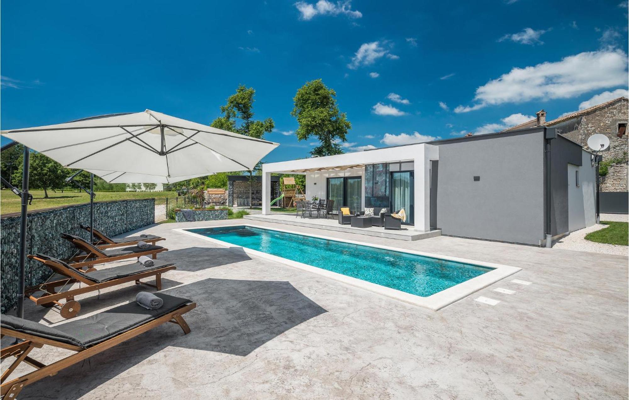 Beautiful Home In Tinjan With Jacuzzi Eksteriør billede