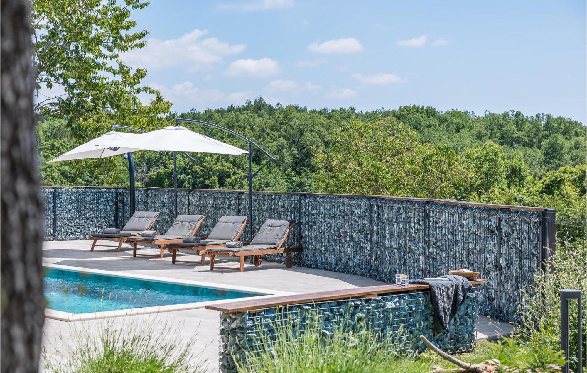 Beautiful Home In Tinjan With Jacuzzi Eksteriør billede